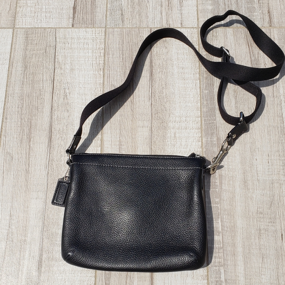 NWOT Coach Crossbody Bag Satchel Pebbled Leather Turn Lock Black - Picture 2 of 3